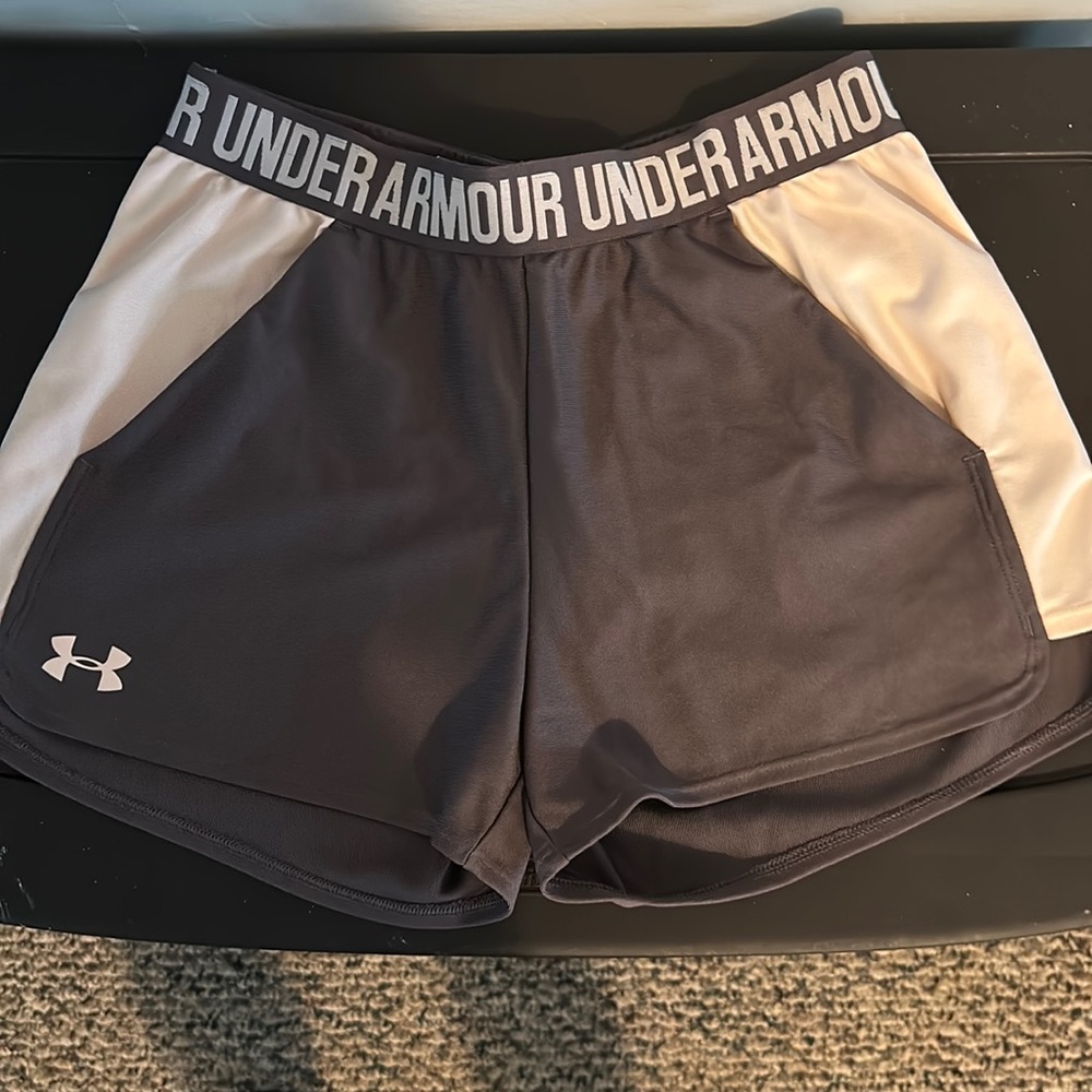 Women’s Under Armour Athletic Shorts. Size Small